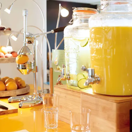 Hotel Novotel Centre Gares 4*