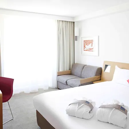 Отель Novotel Centre Gares Лилль