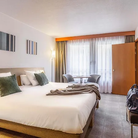 Novotel Centre Gares Лилль