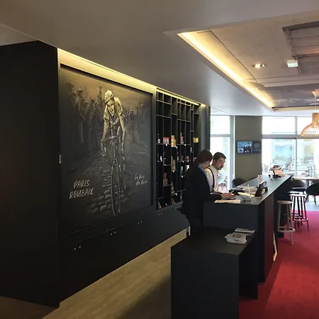 Отель Novotel Centre Gares Лилль