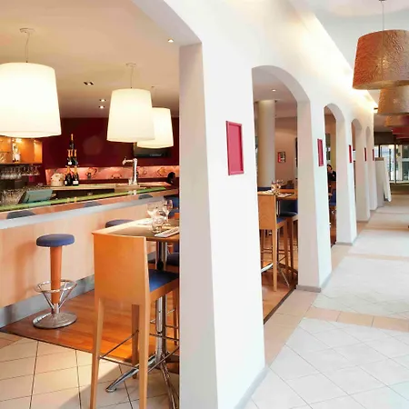 Novotel Centre Gares Лилль