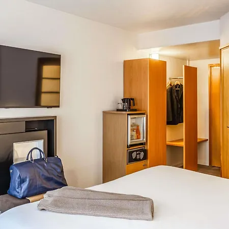 Novotel Centre Gares Hotell 4*