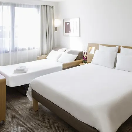 Отель Novotel Centre Gares