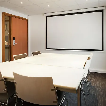 Novotel Centre Gares Лилль