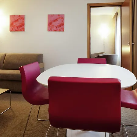 Novotel Centre Gares Лилль