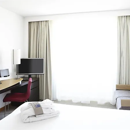 Отель Novotel Centre Gares