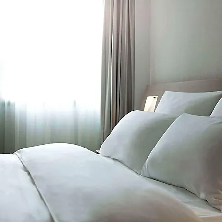 Novotel Centre Gares Лилль