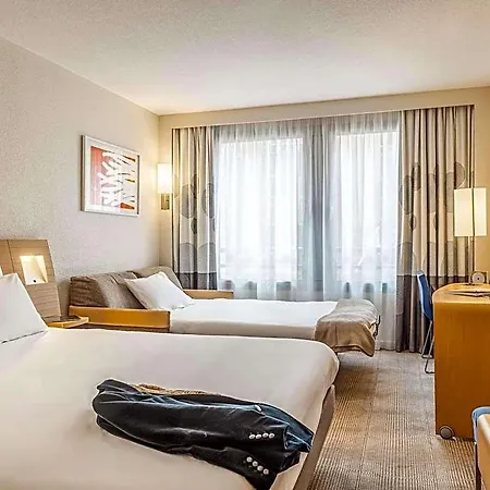 Отель Novotel Centre Gares