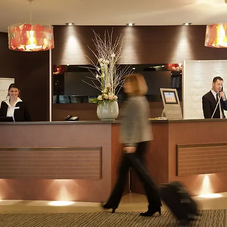 Novotel Centre Gares Hotell Lille