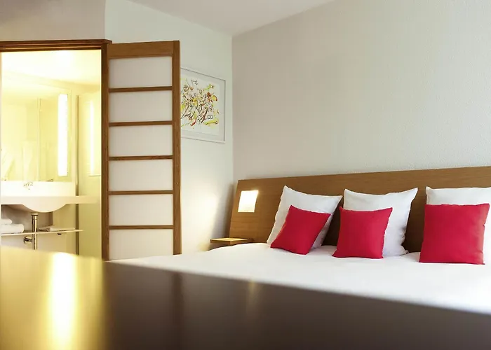 Hotel Novotel Centre Gares 4*