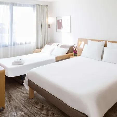 Hotel Novotel Centre Gares 4*